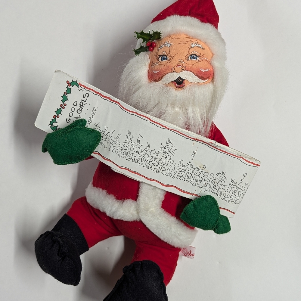Annalee collectable plush musical Santa holding good boys & girls list 1995